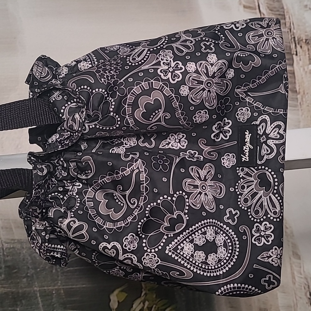 Thirty-One black and gray paisley insulated carrying lunch bag tote